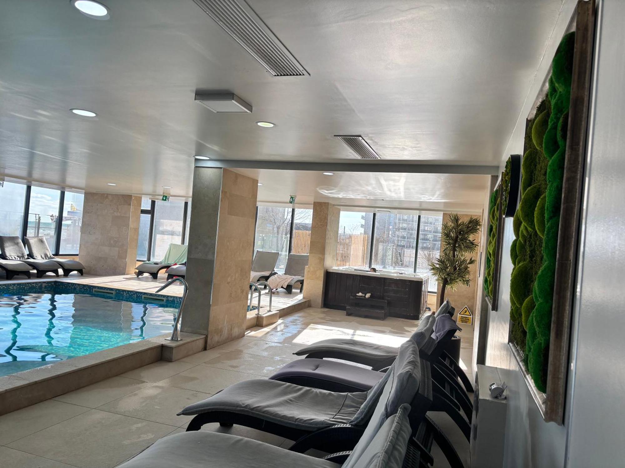 Eka Studio - Pool & Spa Beach Resort Năvodari Buitenkant foto